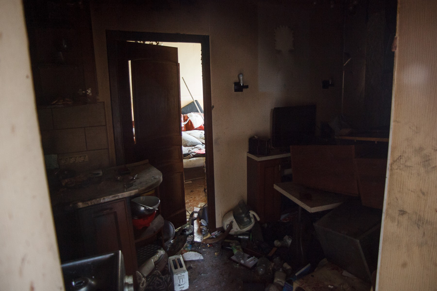 «На его счету две жизни»: жильцы о доме, где взорвался инвалид