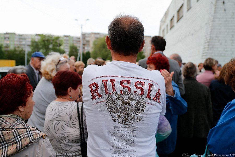 «Выпили, закусили и в храм»: на Острове началась война против палаток