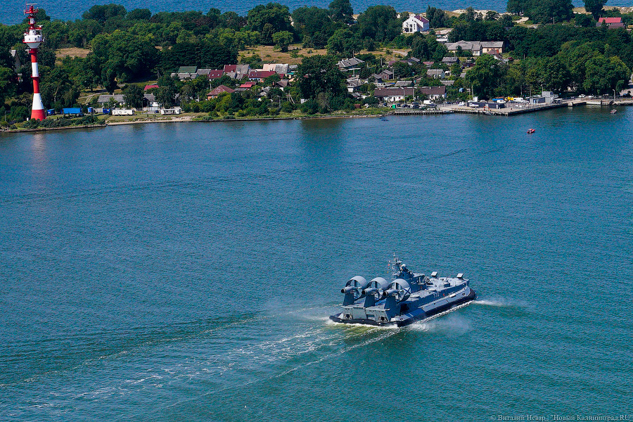 В Балтийске готовятся ко Дню ВМФ. Посмотрите на парад кораблей с высоты (фото)
