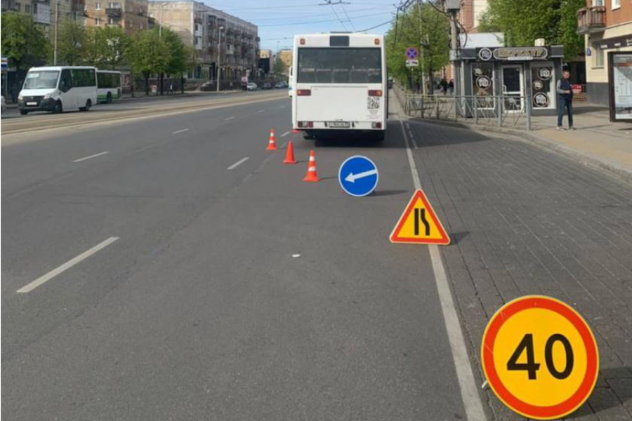 В Калининграде водитель автобуса не заметил выходившую пассажирку, женщина госпитализирована