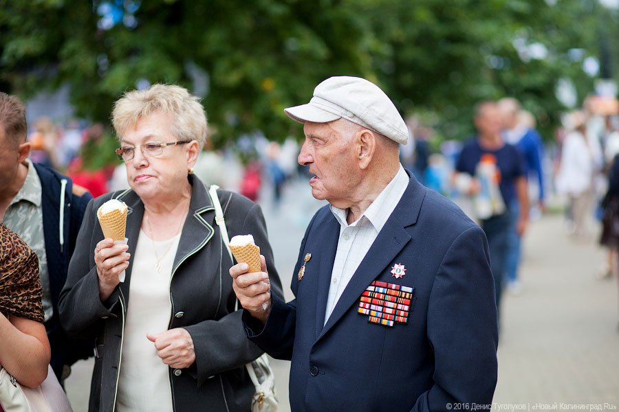 Голодные улицы: чем кормили калининградцев на День города