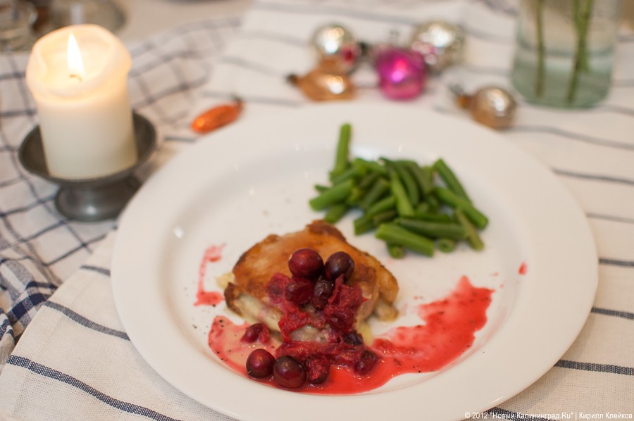 «Свинка под клюквой, салат „Нисуаз“ и сырная закуска»: рецепты к Новому году