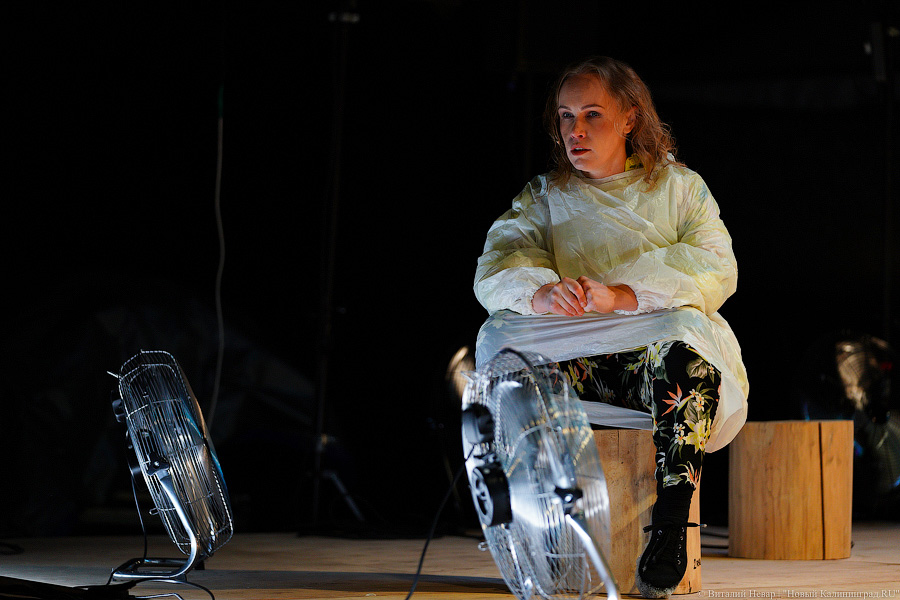 Сентябрьская «Гроза»: калининградский Драмтеатр сыграл спектакль на Верхнем озере