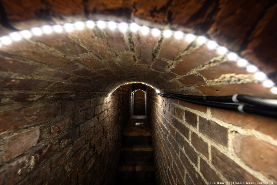 «За крепостной стеной»: Музей янтаря открыл экспозицию в пороховом погребе (фото)