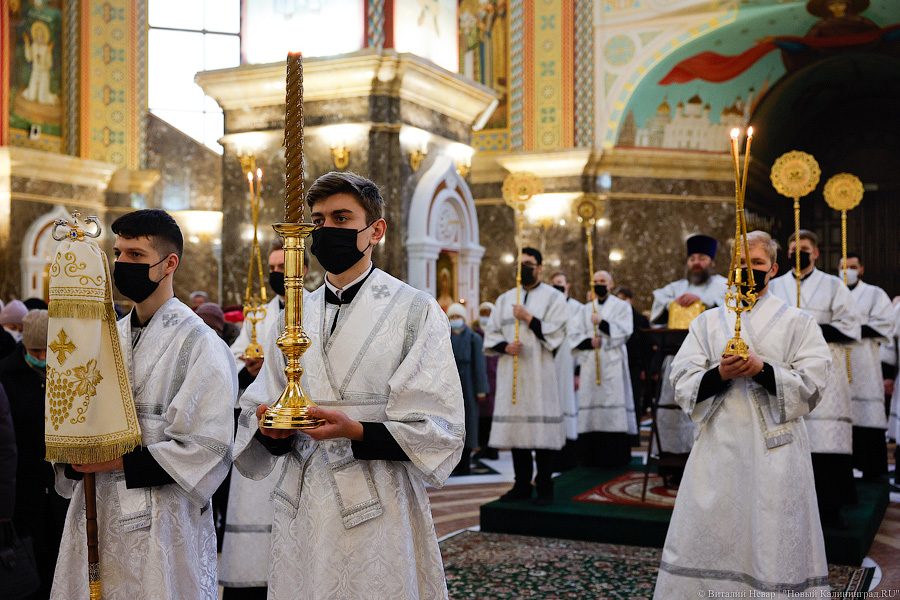 Без проруби, но с литургией: в Храме Христа Спасителя провели праздничную службу (фото)