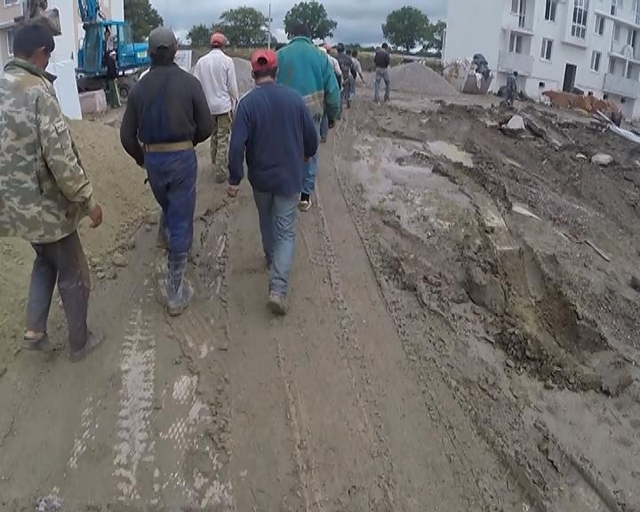 На стройке в Гурьевском районе полиция задержала шестерых нелегалов (фото)