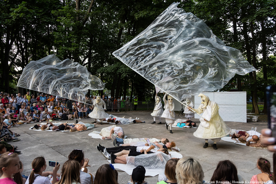 Не ложитесь на краю: как «Странствующие куклы господина Пэжо» убаюкали «Балтику» (фото)