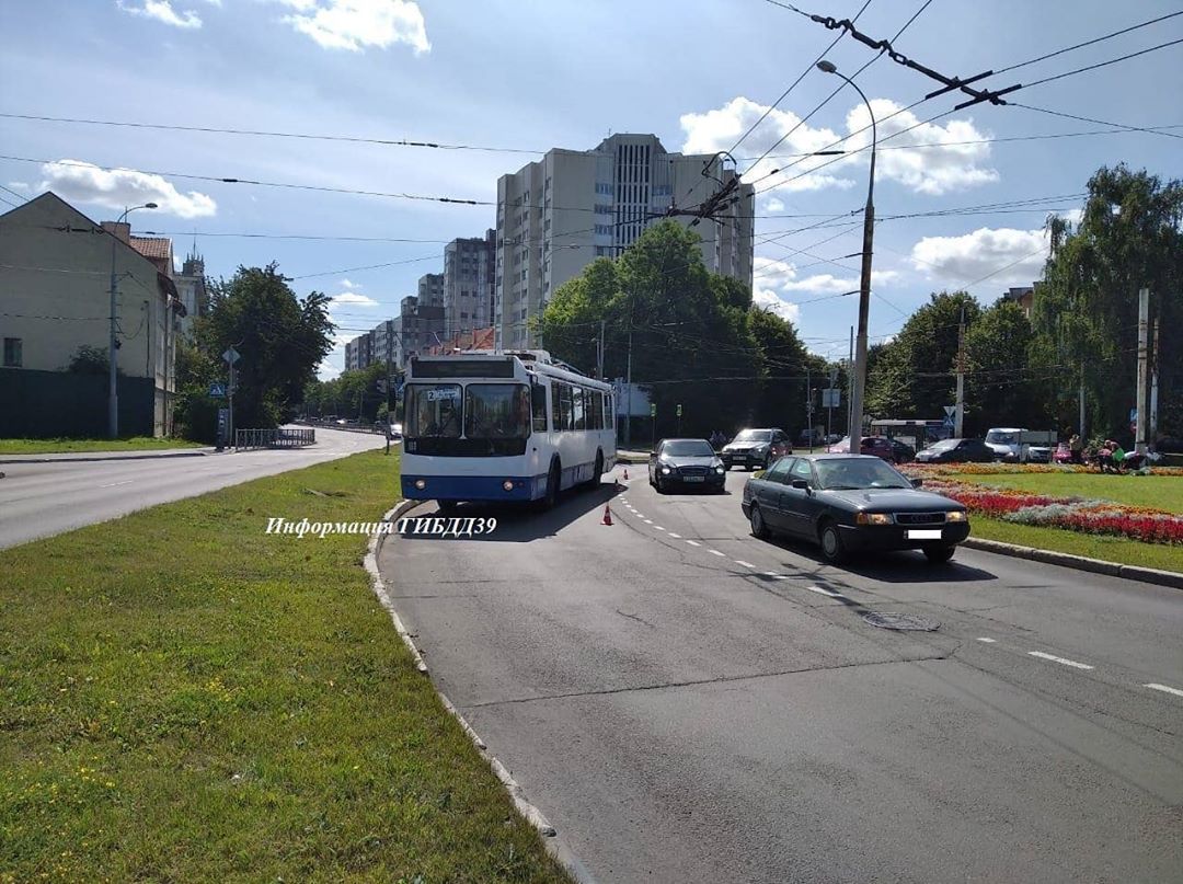 За сутки в Калининграде два человека упали в общественном транспорте