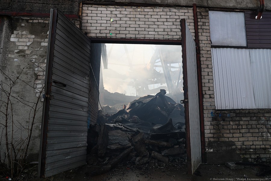 Бетон и балки: последствия крупного пожара на «Цепруссе» (фото)