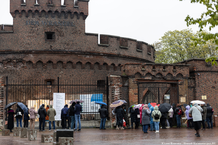 Не кантовать: в башне «Врангель» сыграли спектакль про Канта