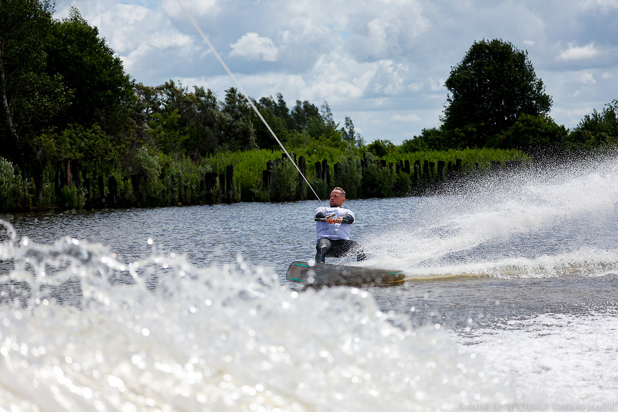 Фронтролл на Преголе: в Калининграде проходит первенство России по вейкбордингу (фото)