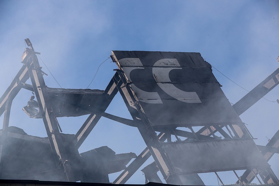 Бетон и балки: последствия крупного пожара на «Цепруссе» (фото)