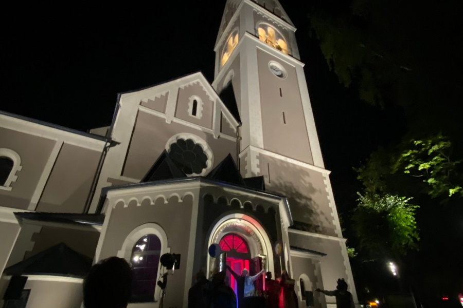 На кирхе Королевы Луизы продемонстрировали архитектурную подсветку (фото) (видео)