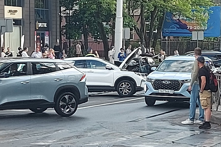 Движение по Гвардейскому проспекту затруднено из-за массового ДТП (фото)