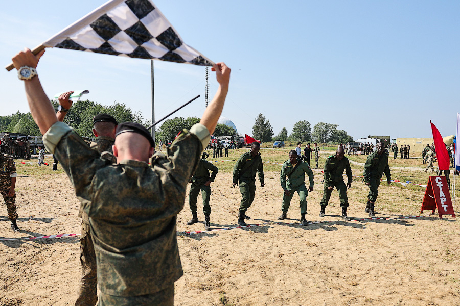И Гвинея тоже: на конкурс в Хмелевку «высадился» десант из дружественных стран (фото)