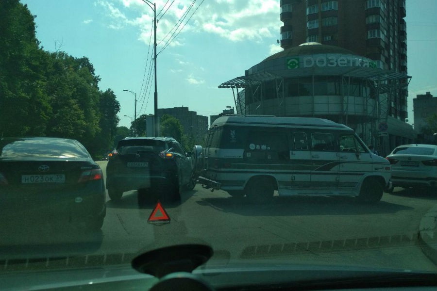 На площади Василевского и ул. Невского возникли пробки из-за двух ДТП (фото)
