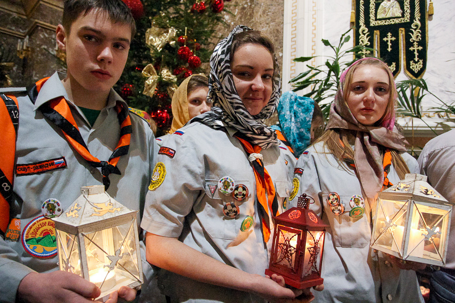 Рождество Христово: богослужение в Храме Христа Спасителя (фото)