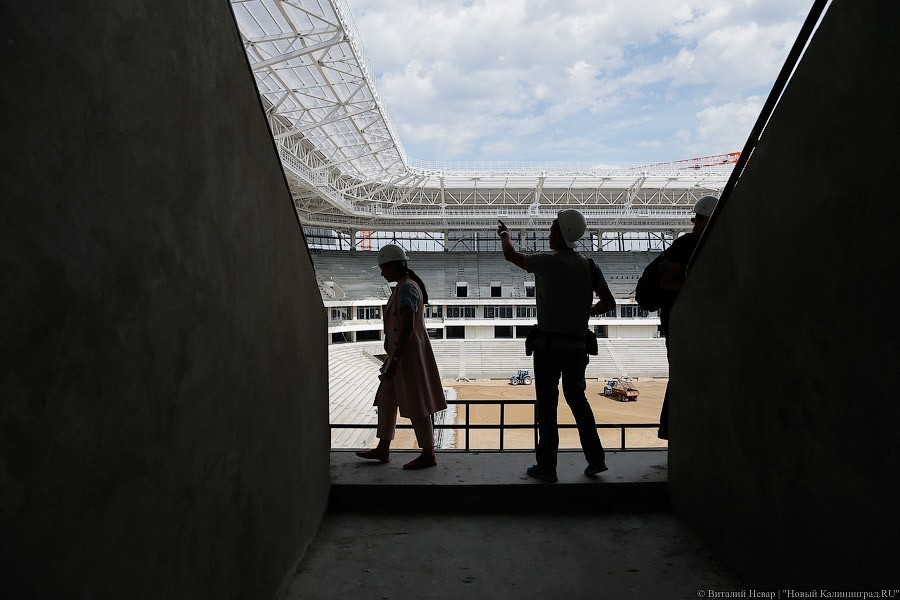 Строителям калининградского стадиона начали перечислять долги по зарплате