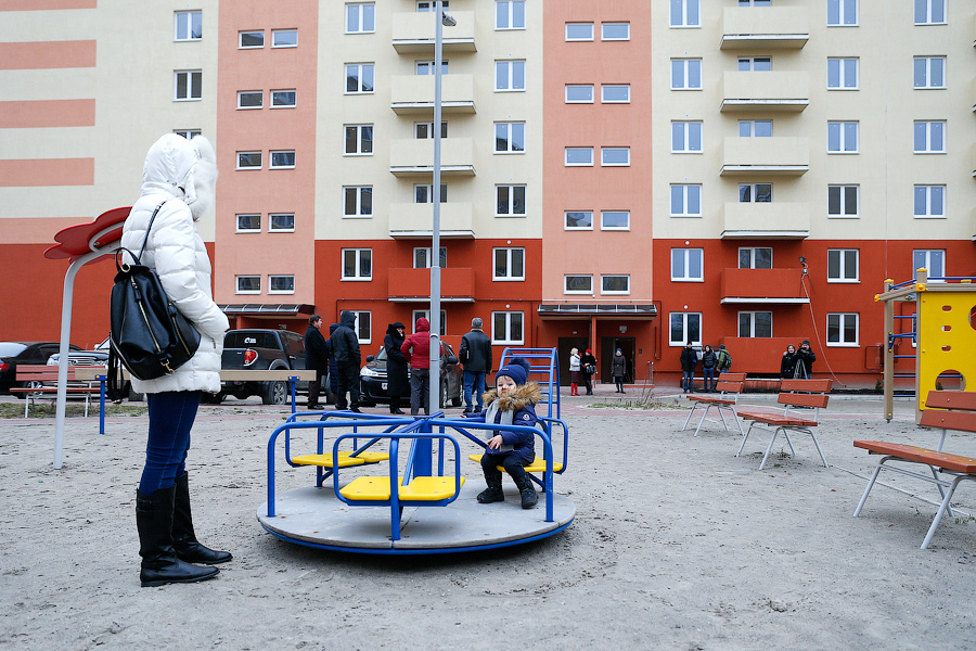 «Просто не верится»: дольщики КЖС спустя 15 лет получили квартиры