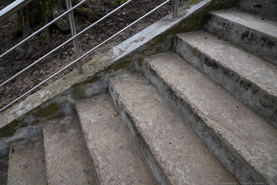 Обвалившаяся штукатурка и не только: благоустроенный за миллионы Нижний пруд после зимы