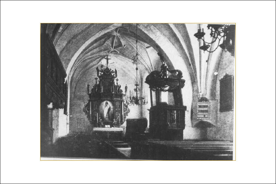 «Приезжайте позже»: территория переданной РПЦ кирхи в Романово превратилась в поселковую свалку