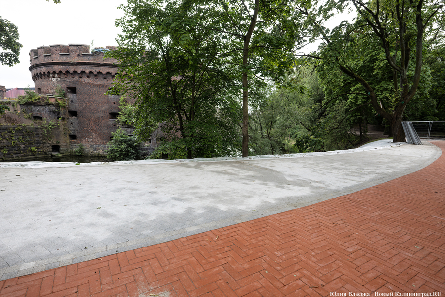 Почти готов, но дата открытия под вопросом: как сейчас выглядит Каштановый парк (фото)