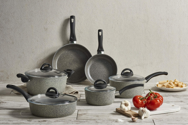Вся правда о старой посуде: почему она опасна и что с ней делать