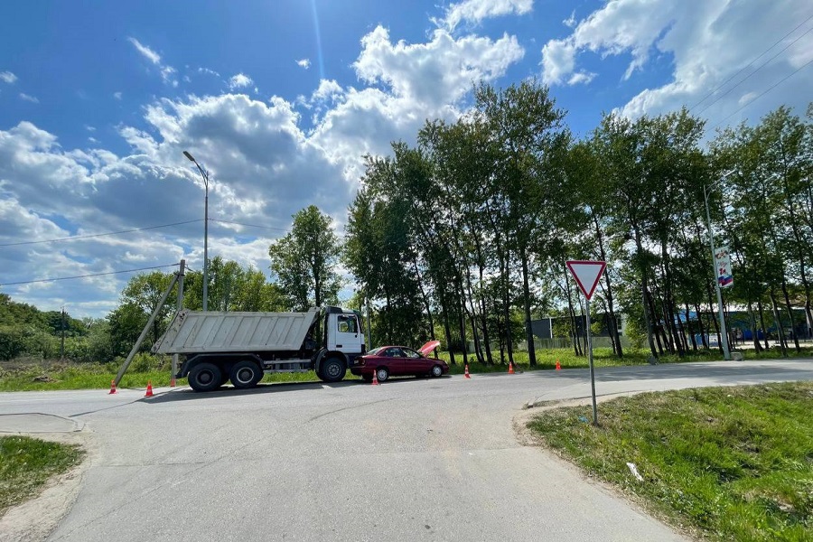 В Гурьевске не уступивший дорогу 76-летний водитель попал в ДТП, в котором сам и пострадал (фото)