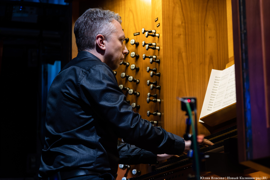 Под звуки органа: в Кафедральном соборе Калининграда выступила группа «ЛондонParis»