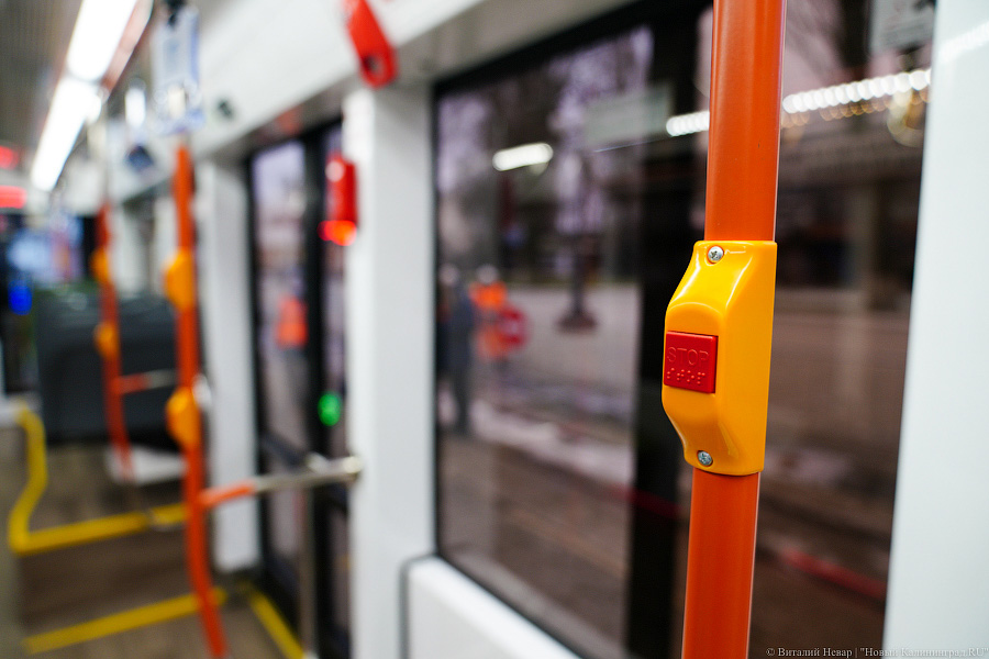 Летучий голландец: в Калининград привезли новый трамвай (фото)