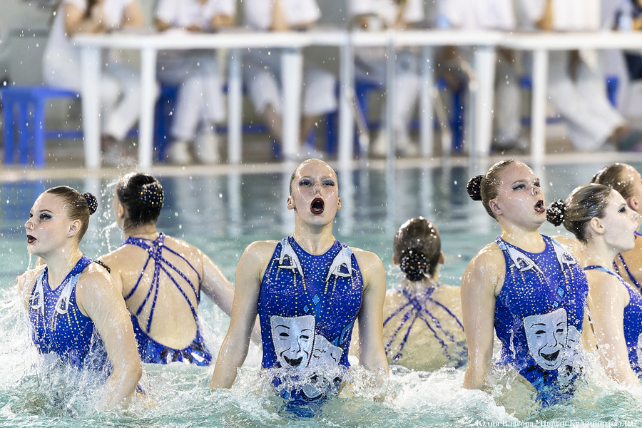 Брызги и грация: в Калининграде разыгрывают Кубок России по синхронному плаванию (фото)