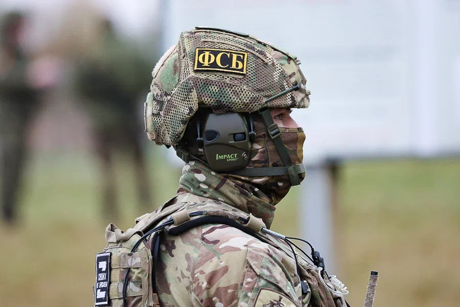 ФСБ: сторонники неофашистской идеологии хотели взорвать машину руководства Роскомнадзора