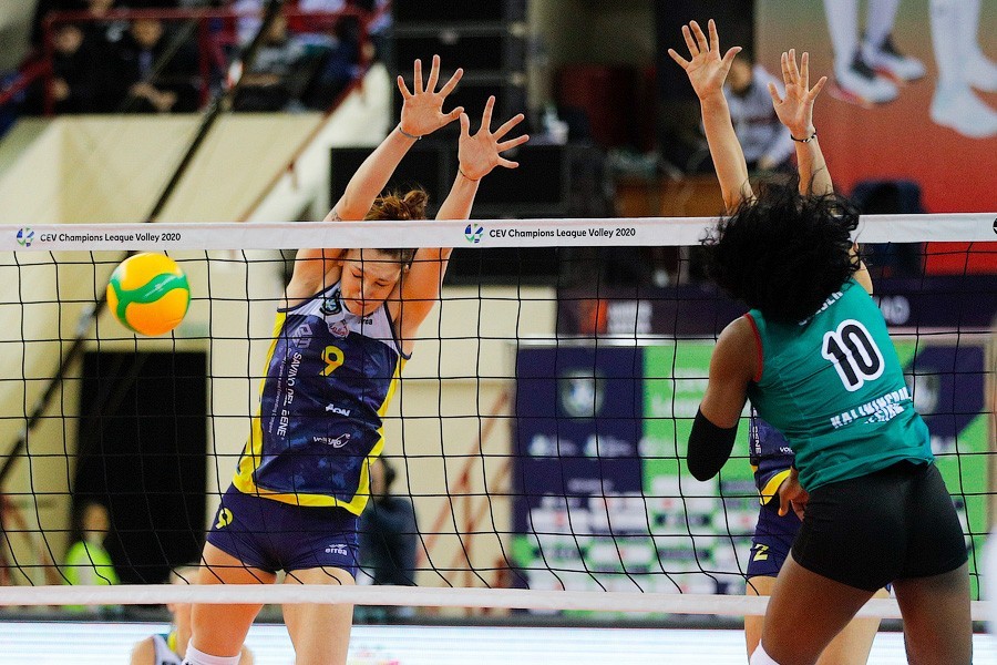 «Локомотив» снова проиграл в Лиге чемпионов. Но лишь по итогам пяти партий (фото)