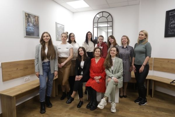 «Образец для подражания»: чему в школе Ирины Громовой учат профессионалов