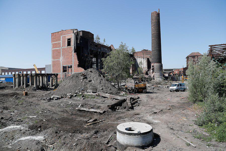 Власти Калининграда сносят строения заброшенного ЦБК на Ялтинской