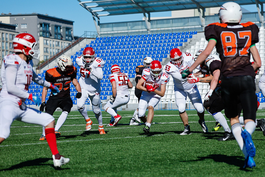 Пролёт «Ястребов»: как в Калининграде сыграли в американский футбол (фото)