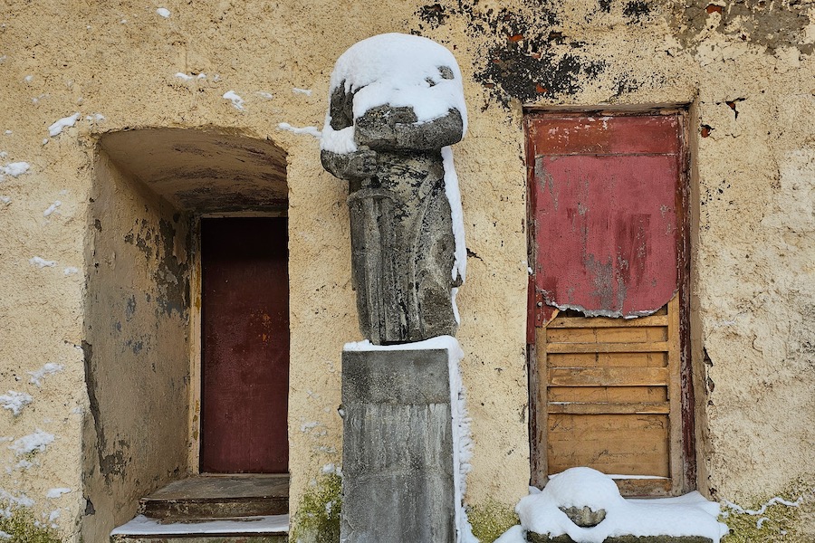 В замке Лабиау под осыпавшейся штукатуркой обнаружили древние росписи (фото)