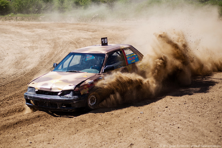 «С шумом и пылью»: фоторепортаж с соревнований по автокроссу