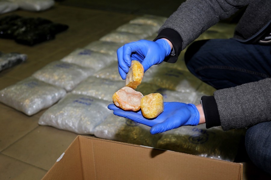 Янтарный комбинат объяснил появление своих бирок на контрабандном янтаре