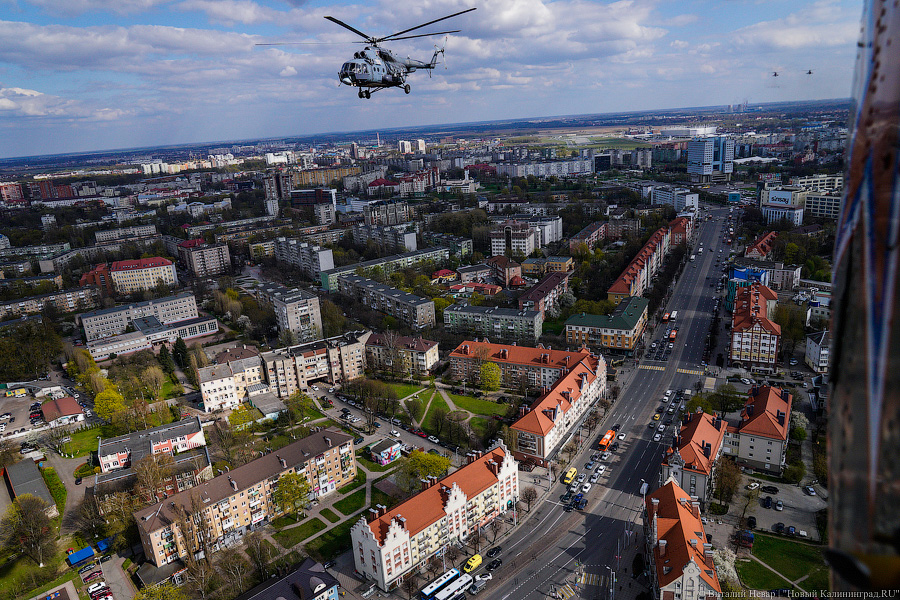 Под винтом вертолёта о чем-то поёт: воздушный парад глазами участника (фото)