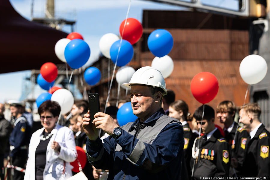 Флагман ВМФ России: в Калининграде спустили на воду большой десантный корабль (фото)