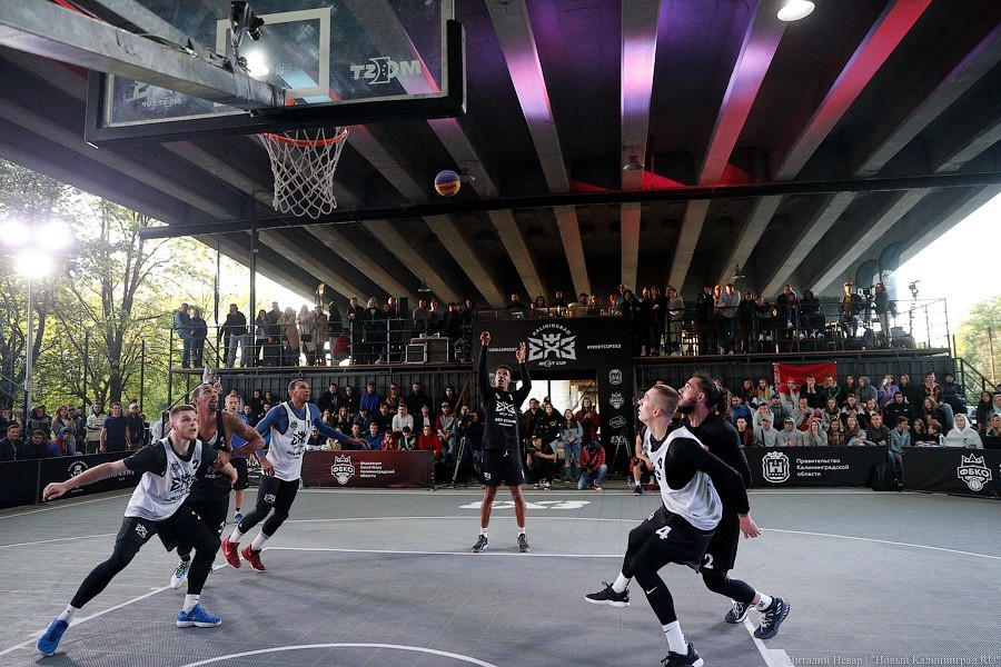 Слэмданк под мостом: в Калининграде прошел статусный турнир по стритболу (фото)