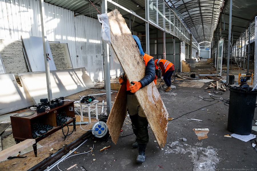 Последние могикане: как сносят промтоварные ряды Центрального рынка (фото)