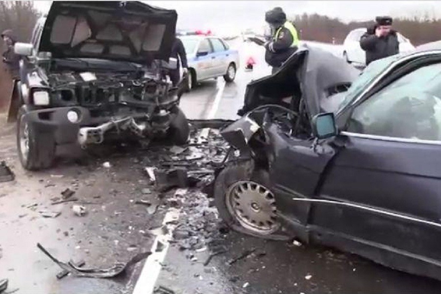 Участники «лобового» из BMW и Hummer не получили серьезных травм