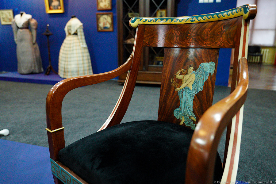 Тонкие материи и тюремная соломка: в Музее искусств открывается выставка Александра Васильева