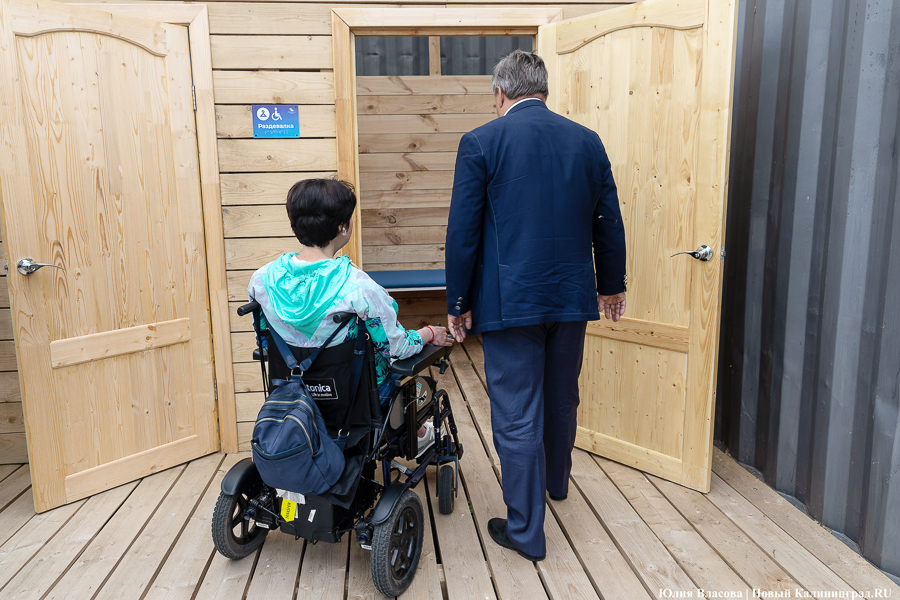 С учетом потребностей: в Прибрежном обустроили пляж для инвалидов-колясочников