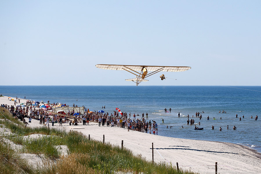 Мчатся самолёты ниже облаков: как прошёл День полётов на Куршской косе