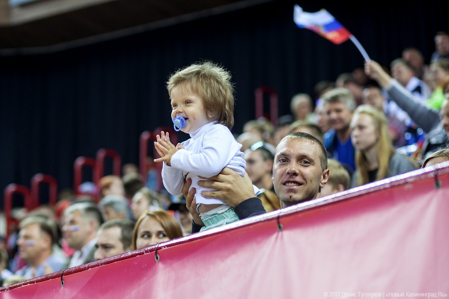 В родных стенах: российские волейболистки одержали первую победу в Гран-при