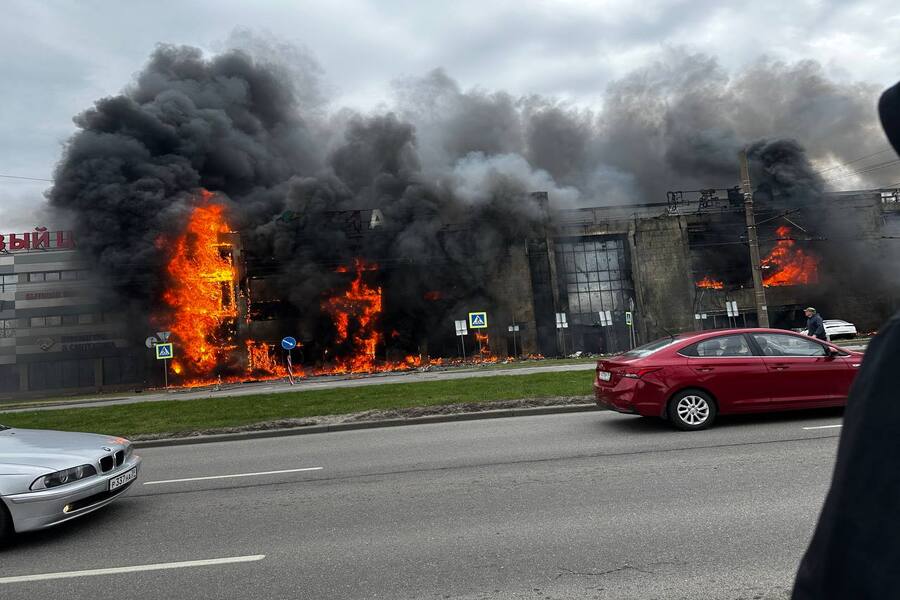 В Калининграде на Московском проспекте загорелся ТЦ «Гиант» (дополняется)