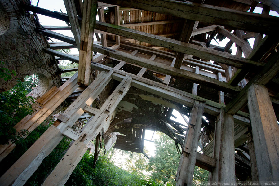 «Когда-то был пожар»: кирха XVIII века в поселке Яблоновка под Озерском